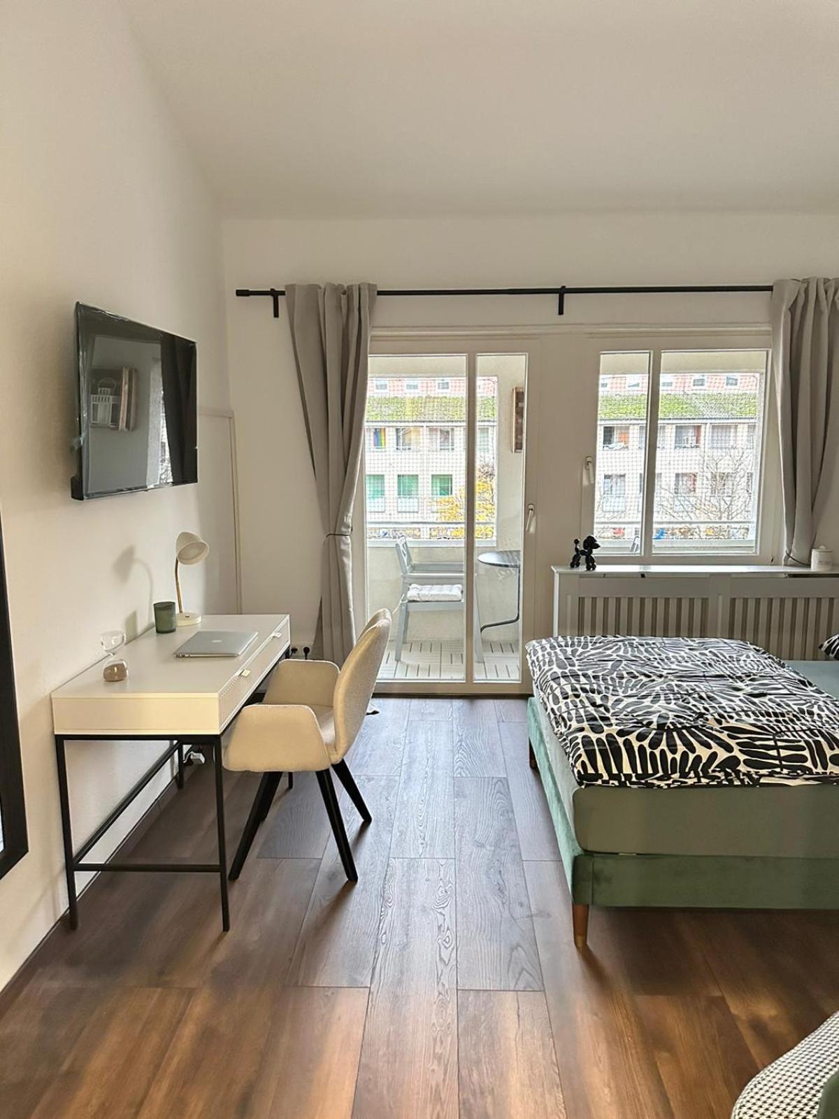 Naehe Kit Mit Parkplatz Und Smart Tv Lägenhet Karlsruhe Exteriör bild